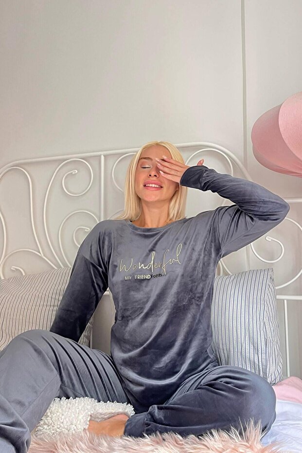 Šedá exkluzívna zamatová súprava dámskeho pyžama s nádherným vzorom - 3