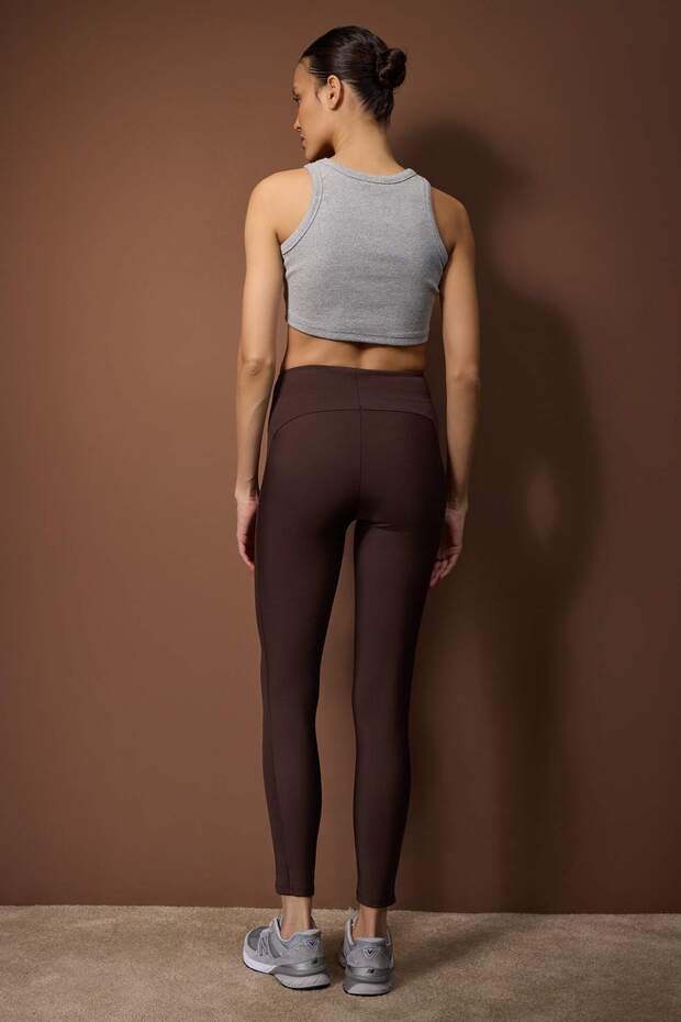 Brązowe legginsy sportowe z dzianiny o szczupłym wyglądzie z detalami z brązowej lamówki THMAW26TY00009 - 4