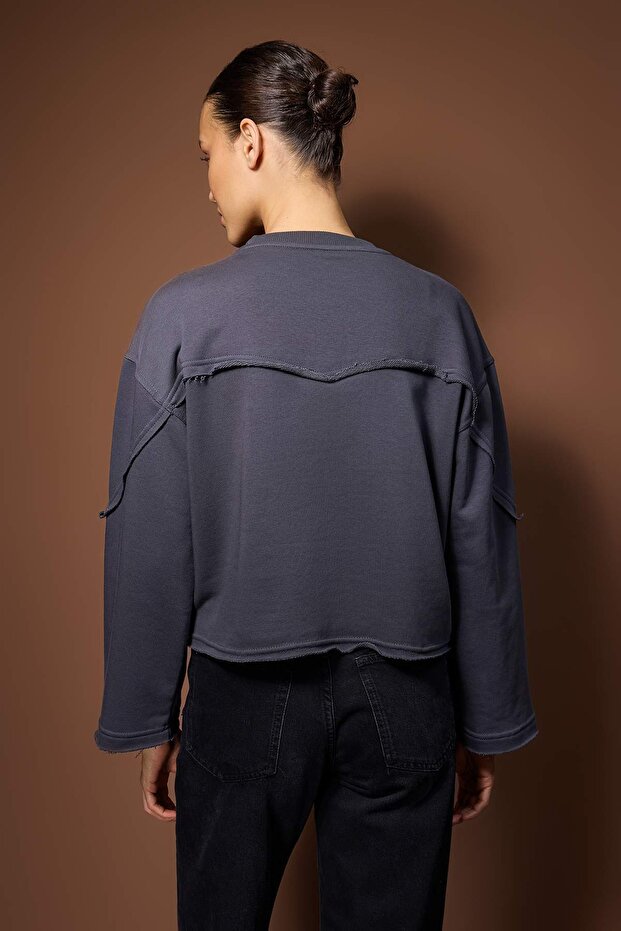Antrasit Kalın Şardonsuz İspanyol Kol Dikiş Detaylı Relaxed Örme Sweatshirt TWOAW26SW00110 - 5