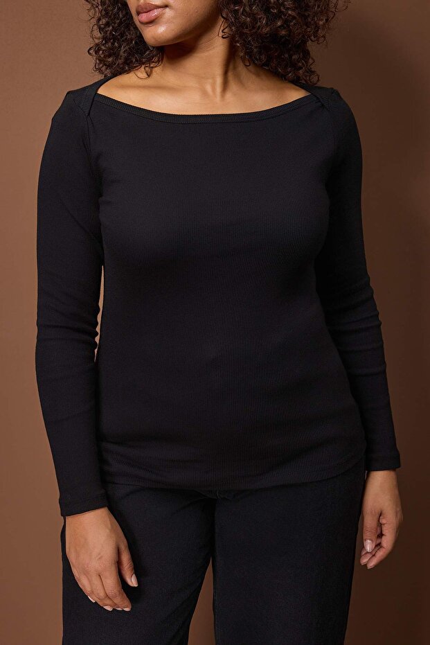 Siyah Kayık Yaka Vücuda Oturan Kaşkorse Örme Büyük Beden Bluz TBBAW26AF00093 - 3
