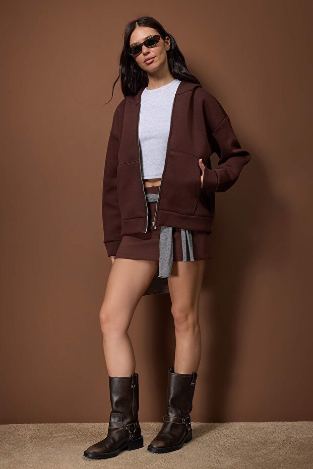 Wardrobe Essentials – Koyu Kahverengi Oversize Kapüşonlu Örme Sweatshirt |TWOAW26SW00018 - 2
