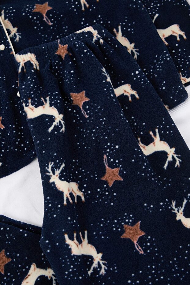 Lacivert Yılbaşı Temalı Geyik Desenli Gömlek Yaka Polar Pijama Takımı TBBAW26AI00054 - 3