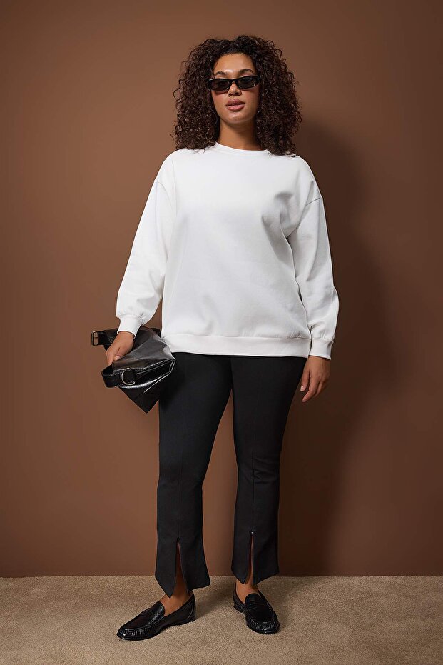 Beyaz Oversize/Bol Kesim Basic Bisiklet Yaka Kalın/İçi polarlı Örme Sweatshirt TBBAW25AO00008 - 1