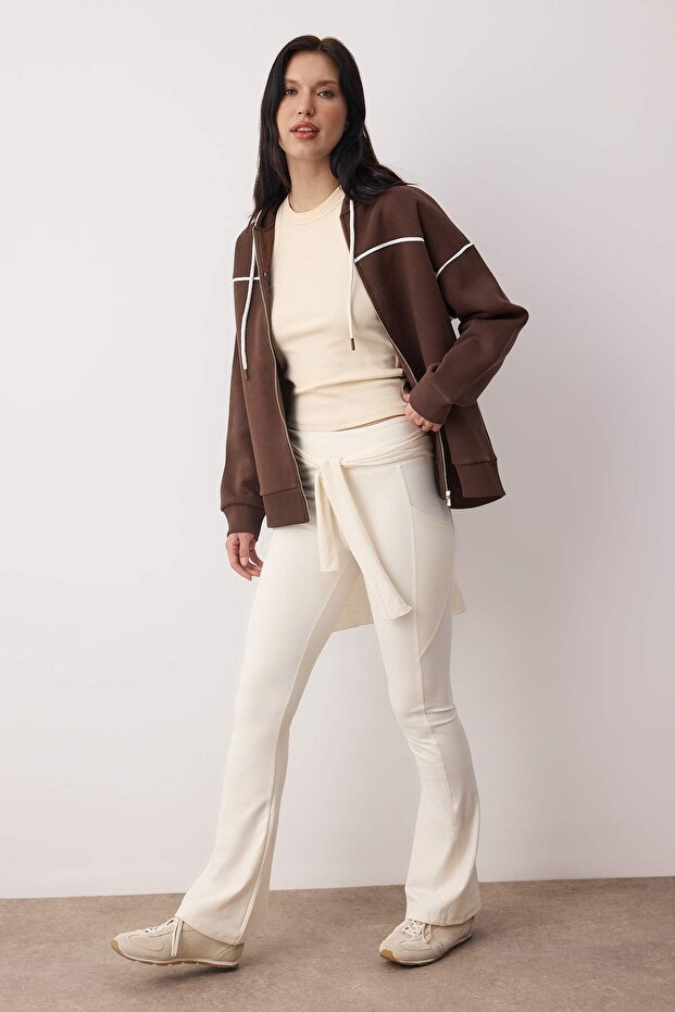 Kahverengi Kapüşonlu ve Biye Detaylı Oversize/Geniş Kalıp Örme Sweatshirt TWOAW26SW00106 - 2