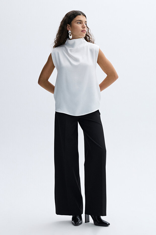 DİK YAKA KOLSUZ BLUZ - 3