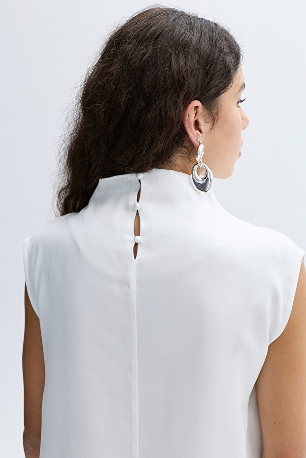 DİK YAKA KOLSUZ BLUZ - 5