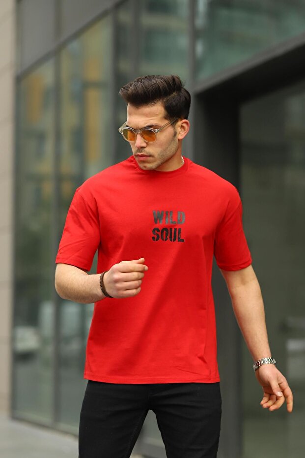 تي شيرت أحمر كبير الحجم مطبوع عليه نص Wild Soul للرجال