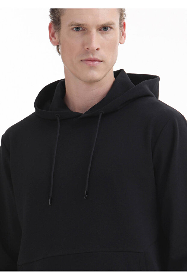 Siyah Kapüşonlu Düz Sweatshırt - 3