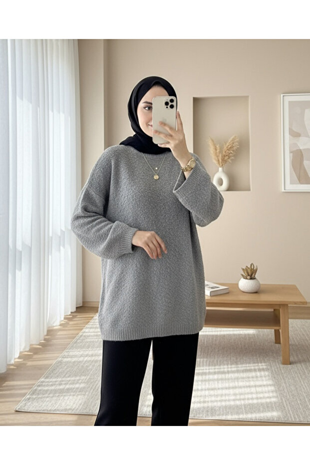 Пуловер с помпони - сив - 3