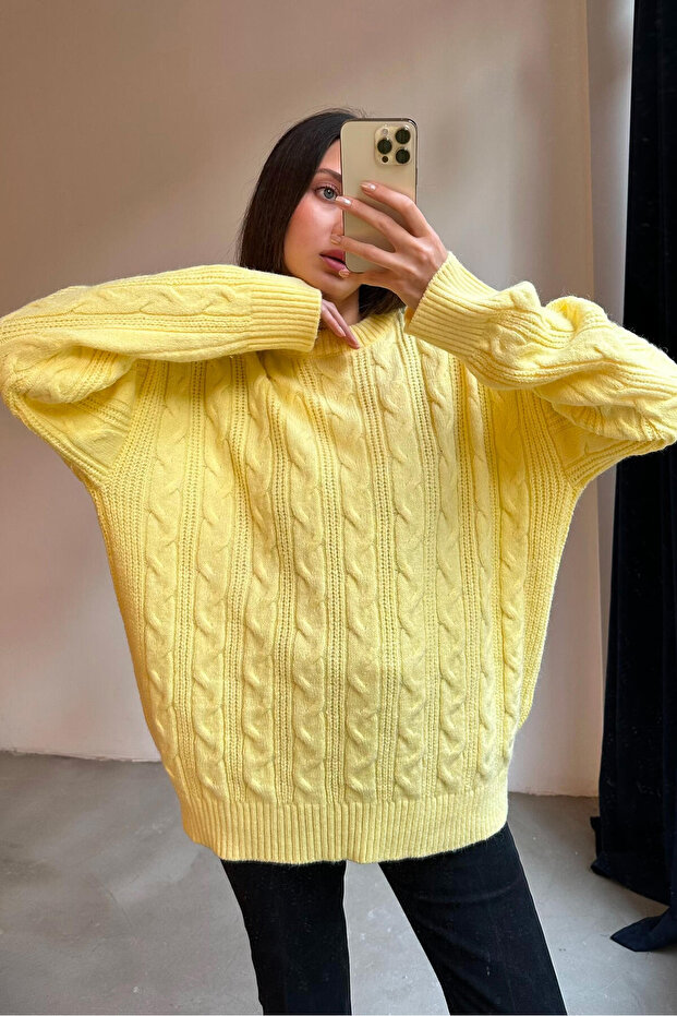 CREW NECK KNIT SWEATER