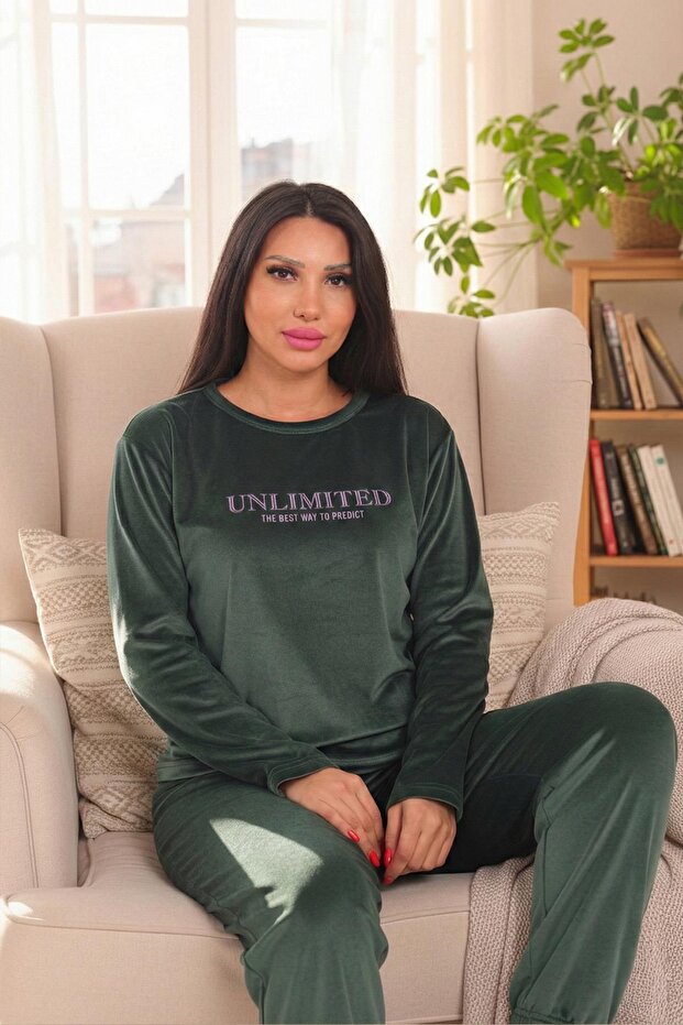 Women's Slogan Long Sleeve Cuffed Velvet Pajama Set