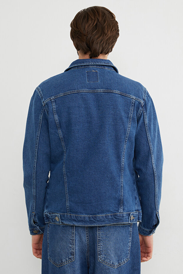 سترة من الدنيم بجيوب وأزرار - 6