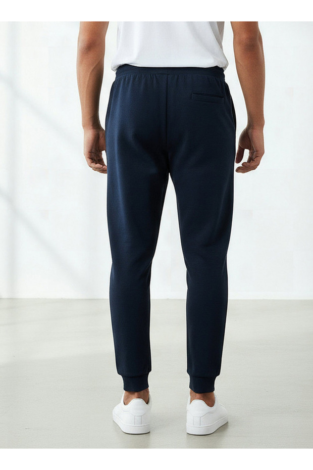 بنطال رياضي رجالي أساسي مزود برباط للإغلاق - 3