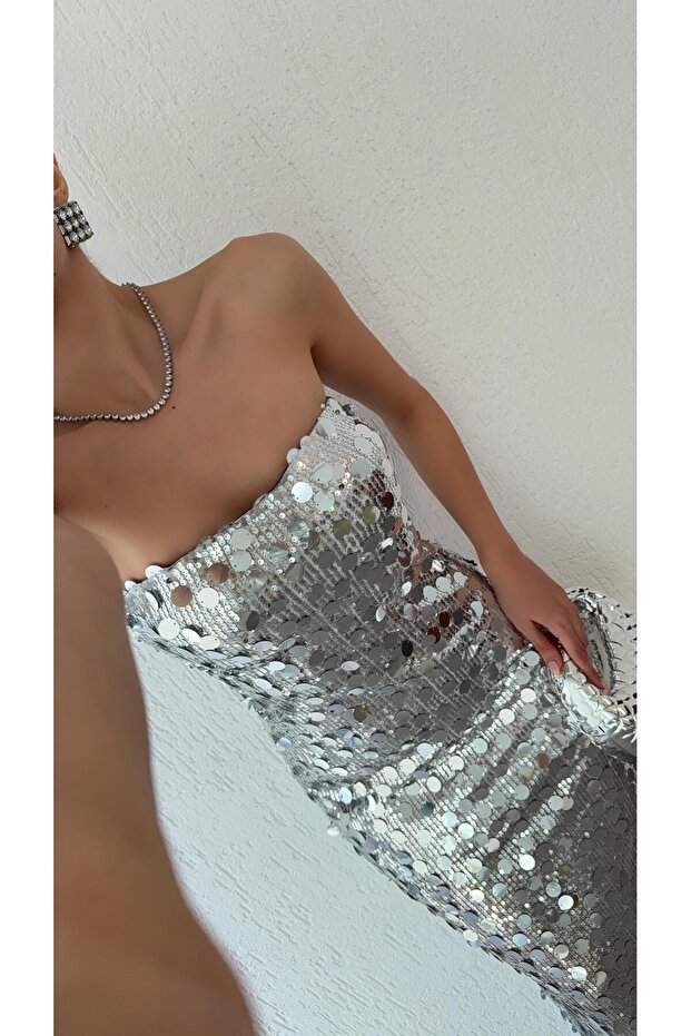 Pullu Gümüş Straplez Elbise - 3