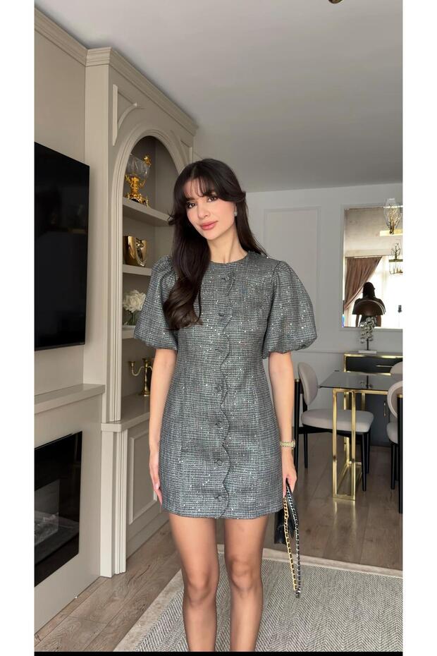 فستان فضي مطرز بالترتر - 3