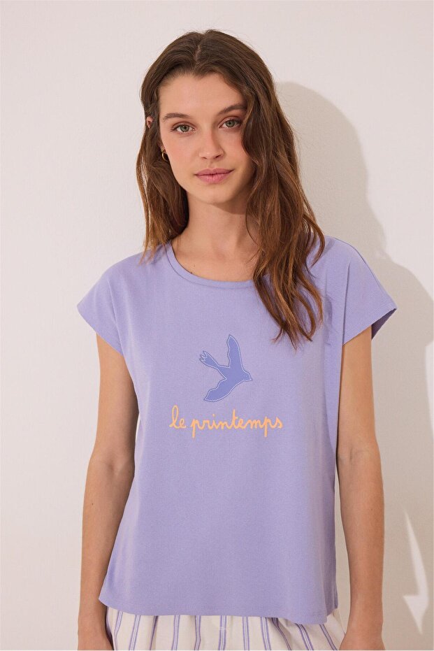 طقم بيجامة قصيرة منقوشة باللون الأرجواني - 4