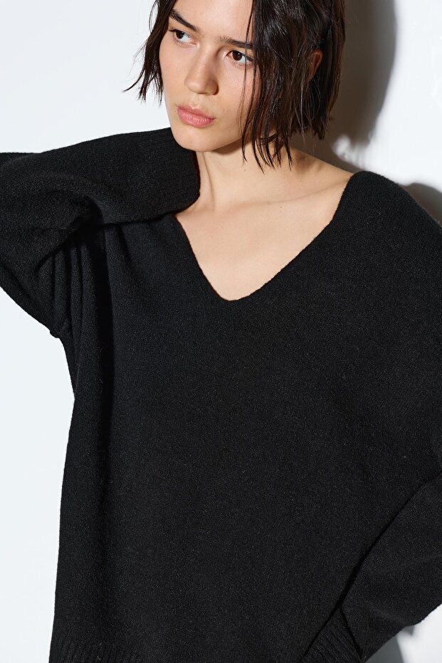 Yumuşak örgü dekolteli kazak - 4