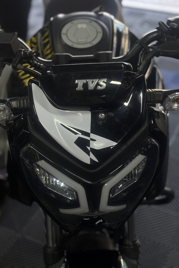 White Color Head Detail Sticker with R Logo for Tvs Raider
