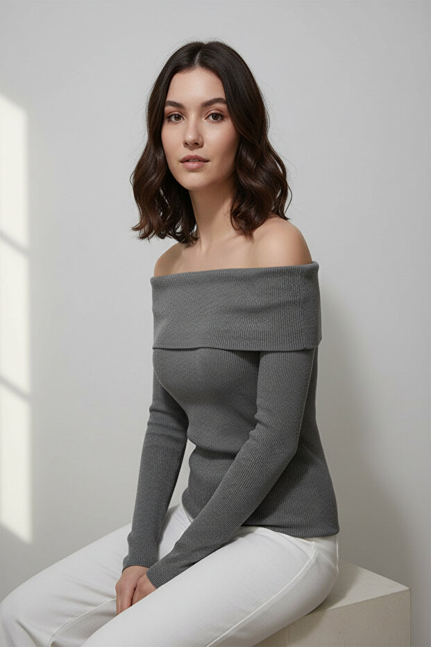 Women's Madonna Collar Fleece-Lined Gray Blouse