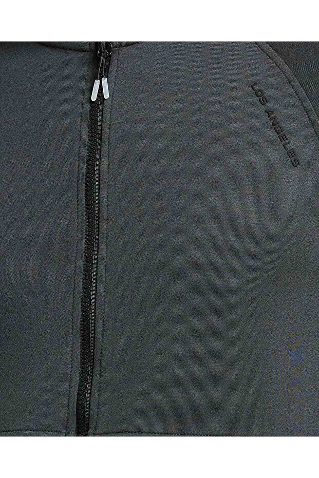 Solid Jacket With Zipper Closure - 7