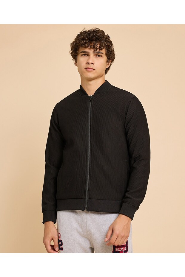 Solid Jacket With Zipper Closure - 1