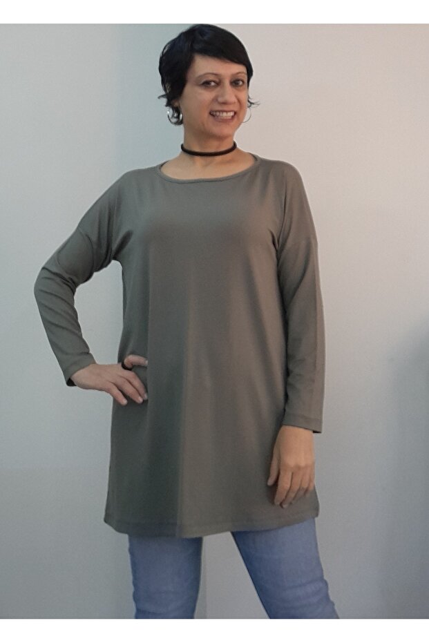Low-Cut Boat Neck Combed Viscose Long-Sleeved T-Shirt with a Low Armhole and a Large Green Size.
