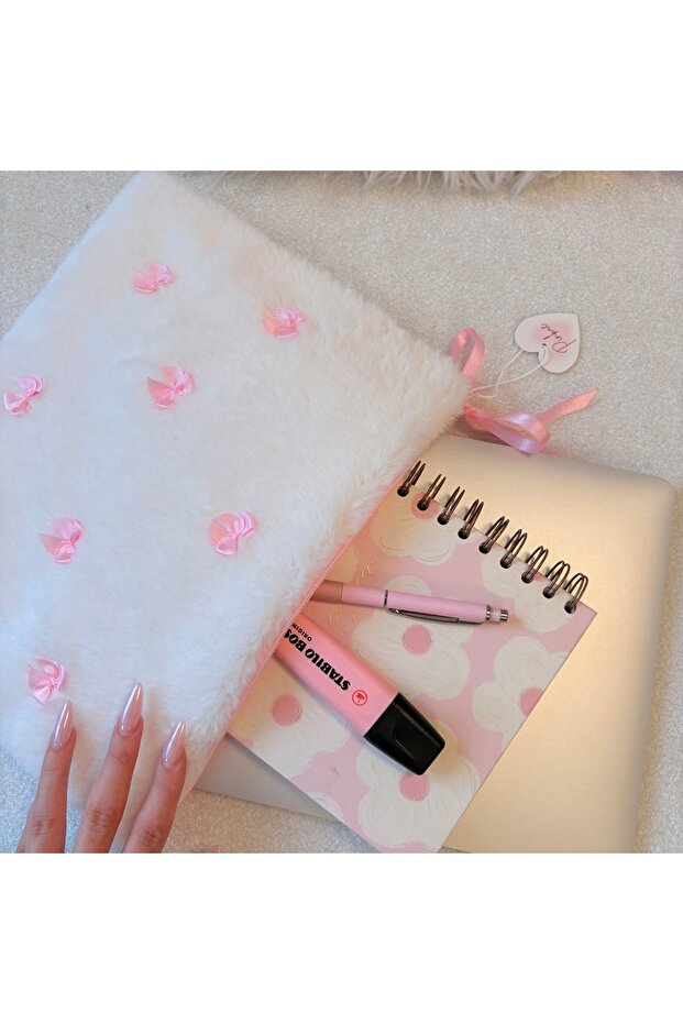 White Plush Pink Tiny Ribbon Detailed 16 Inch Laptop Case (41×29 cm)