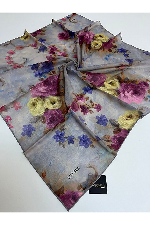 وشاح مربع منقوش بالزهور - 1