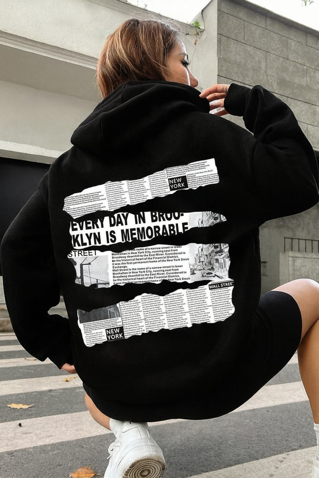 3-Thread K Hooded Kangaroo Pocket Sweatshirt with Newspaper Effect and New York Written on the Back B Printed