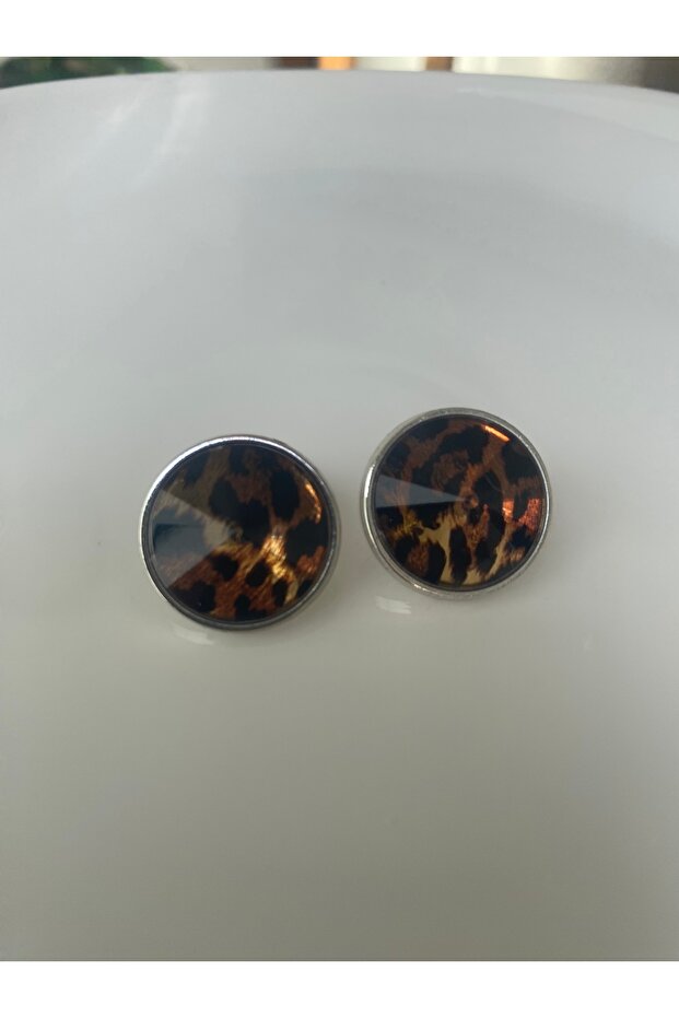 أقراط بإطار فضي منقوشة بنمط الفهد - 3