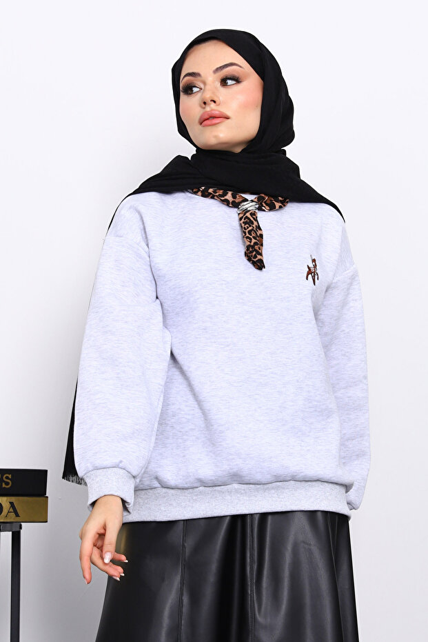 Ceylan Embroidered Three-Thread Sweatshirt with Gray Scarf Accessories