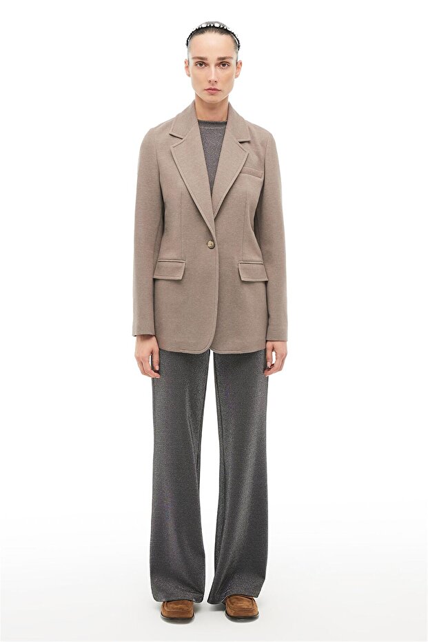 سترة بياقة كلاسيكية باللون البني - 1