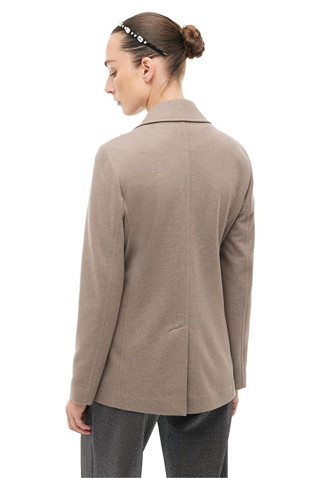 سترة بياقة كلاسيكية باللون البني - 2