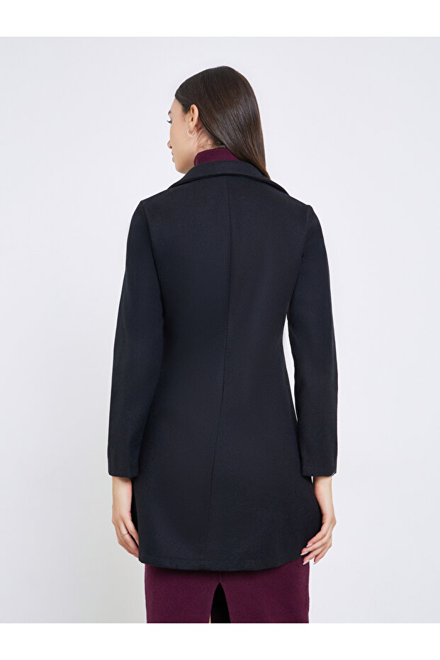 معطف أسود سادة بأكمام طويلة وأزرار - 5