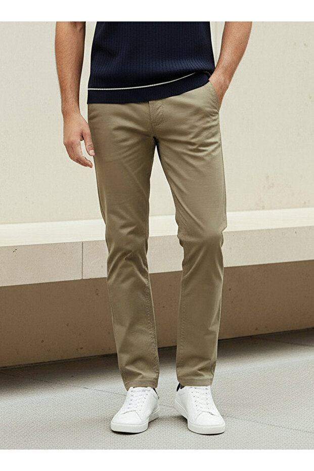 Men Slim Fit Chinos with Pockets