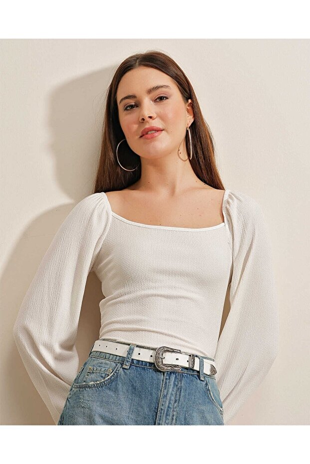 0465 Balloon Sleeve Knitted Blouse - White