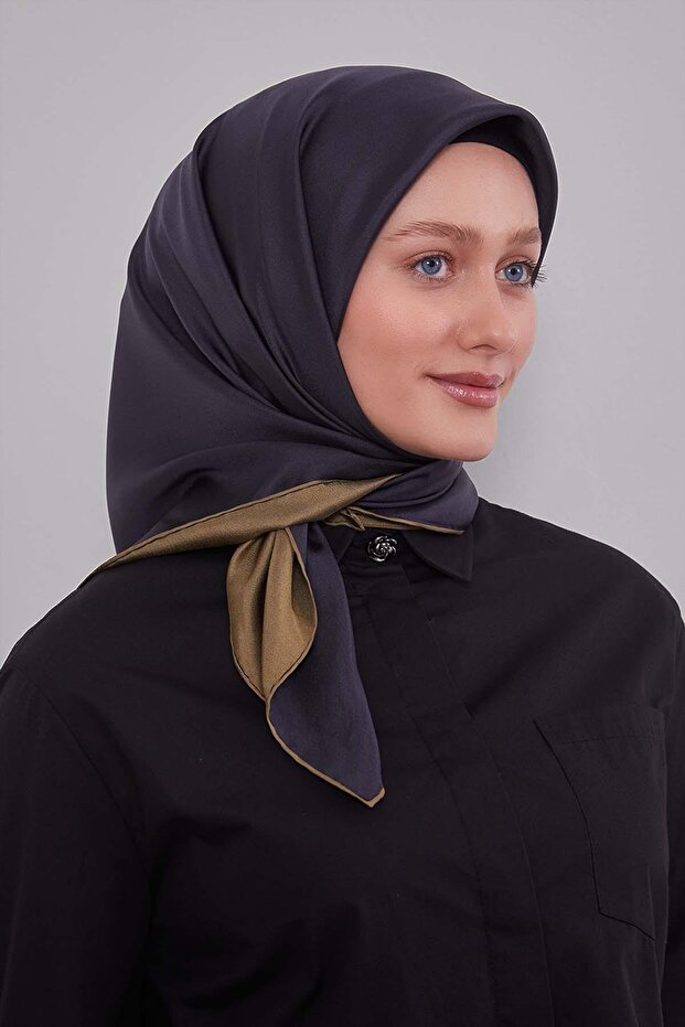 وشاح حريري مزدوج الجوانب باللون الأخضر الزمردي