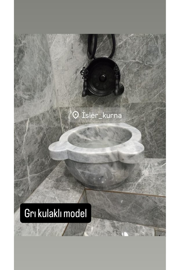 كورنا ذات الأذنين الرمادية