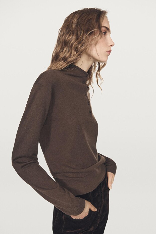 Düğmeli dik yaka triko kazak - 3