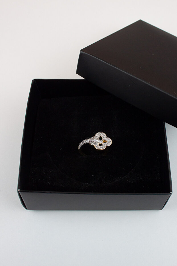 خاتم فضي قابل للتعديل على شكل ورقة البرسيم مرصع بحجر الزركون - 3