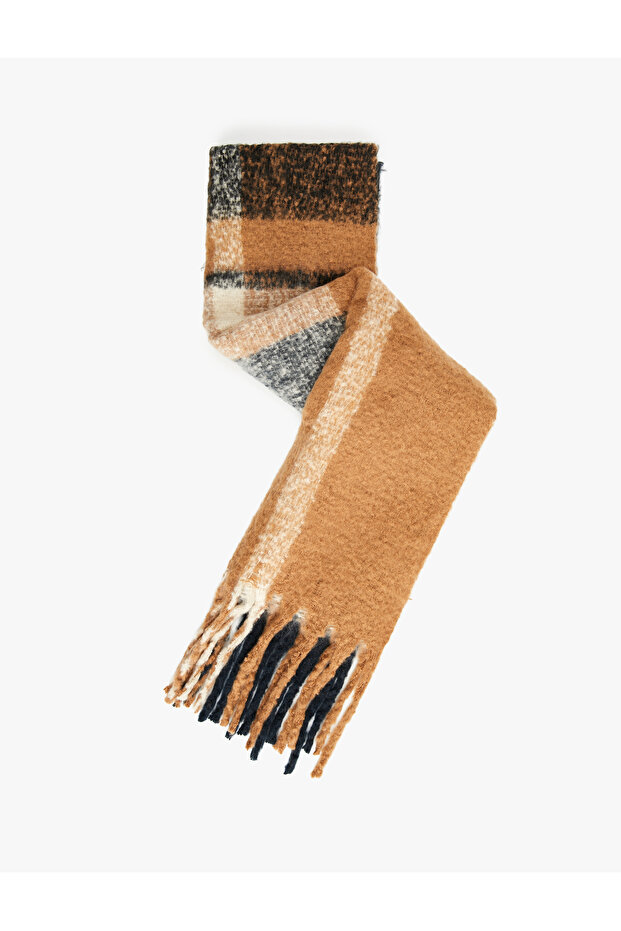 Soft Textured Plaid Tasseled Long Scarf