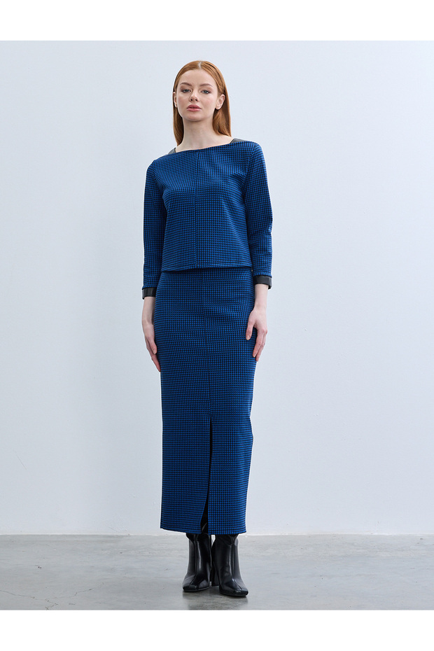 تنورة ميدي من الجلد المنقوشة من كازاياجي بقطع قماش مخيطة معاً - 1