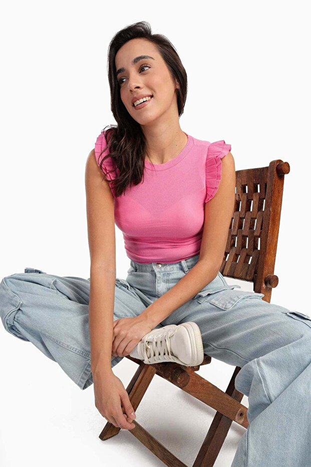Short-sleeved ruffled blouse