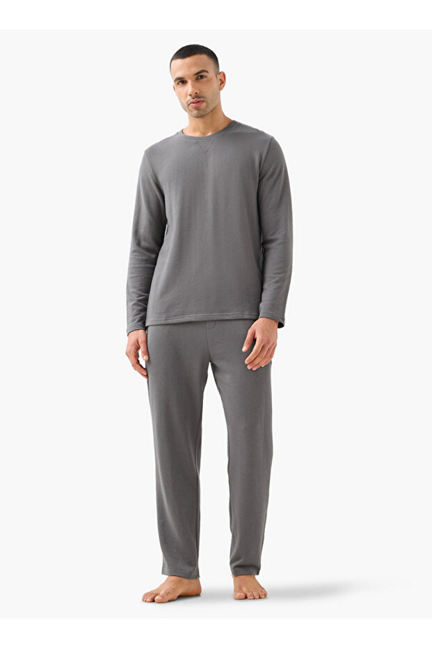 طقم بيجامة برباط إغلاق - 1