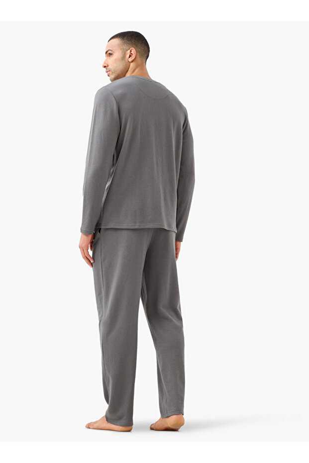 طقم بيجامة برباط إغلاق - 4