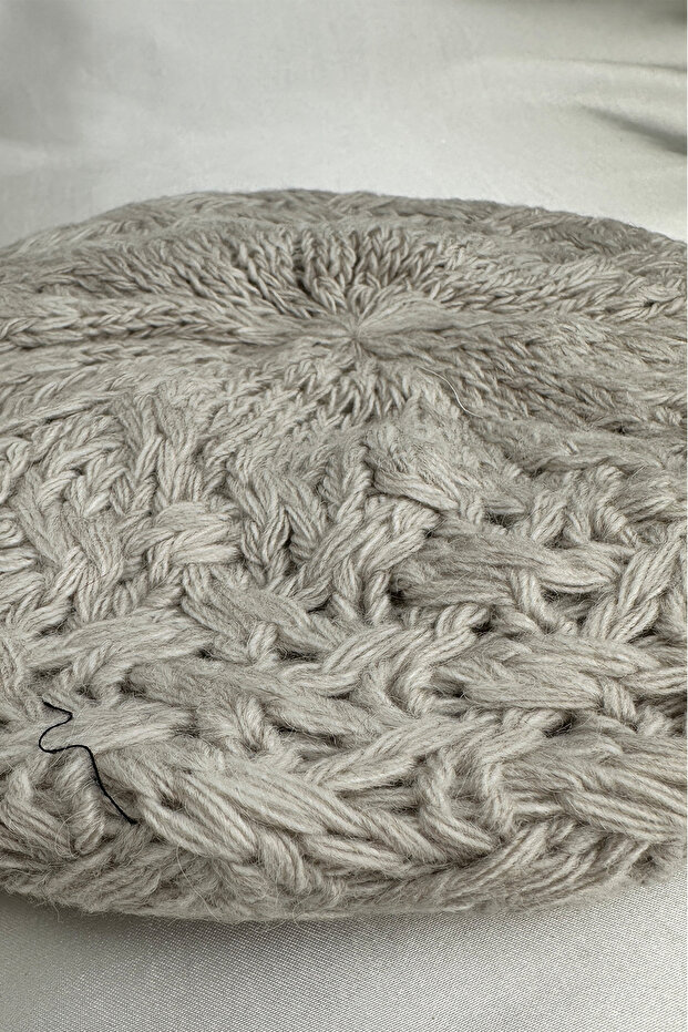 قبعة محبوكة منفوشة بنمط فضفاض وناعم - 4