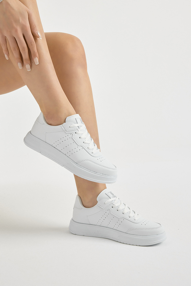 Unisex White Lightweight Faylon Sole Lace-Up Casual Sports Shoes