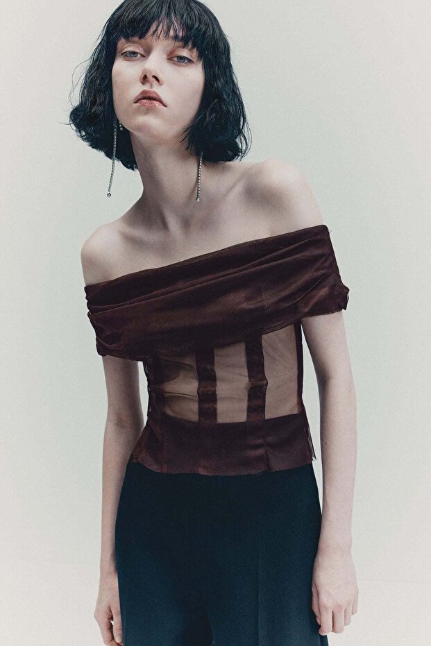 بلوزة شبكية مكشوفة الكتفين - 4