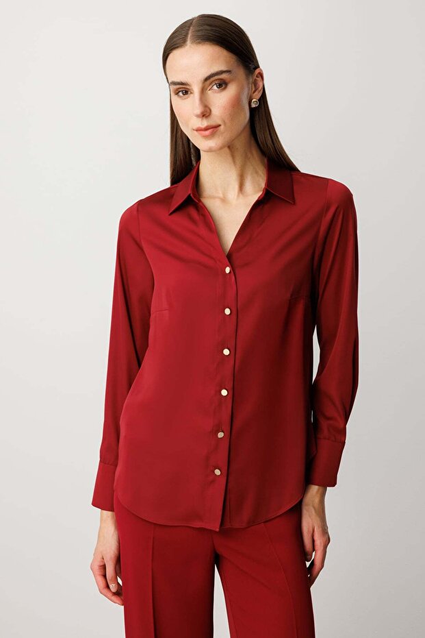 بلوزة من الساتان بأزرار - 1