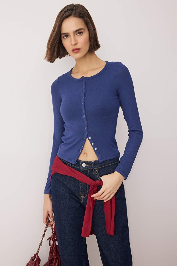 Lacivert Önü Full Çıtçıtlı Fitted/Vücuda Oturan Örme Bluz TWOAW26BZ00193 - 1